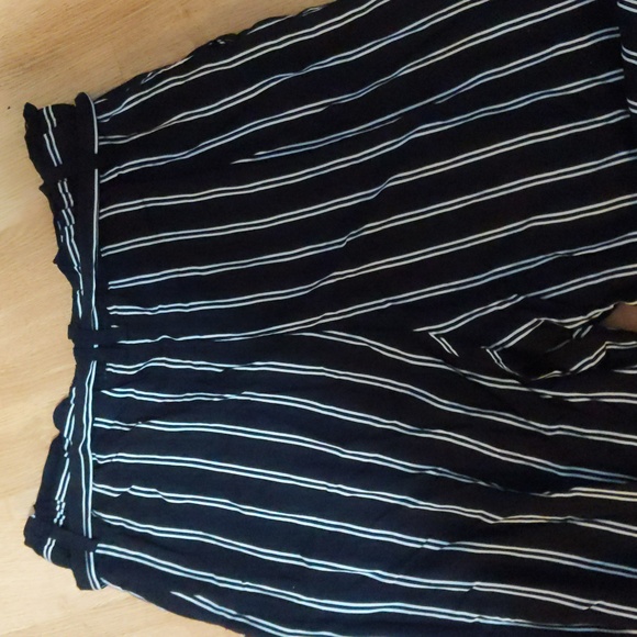 2/$25โจ H&M Black and White, tie waist, striped straight leg pants, size 14+Y xs - Picture 5 of 5